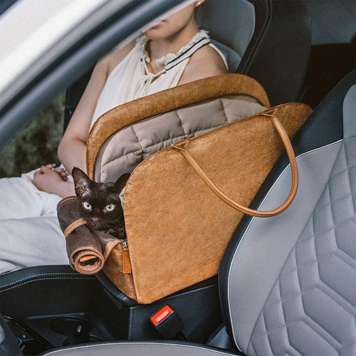 Dual-Use Design: Nutzen Sie die Tasche als stylischen Carrier für den Weg zum Tierarzt oder als sicheren Booster-Sitz im Auto